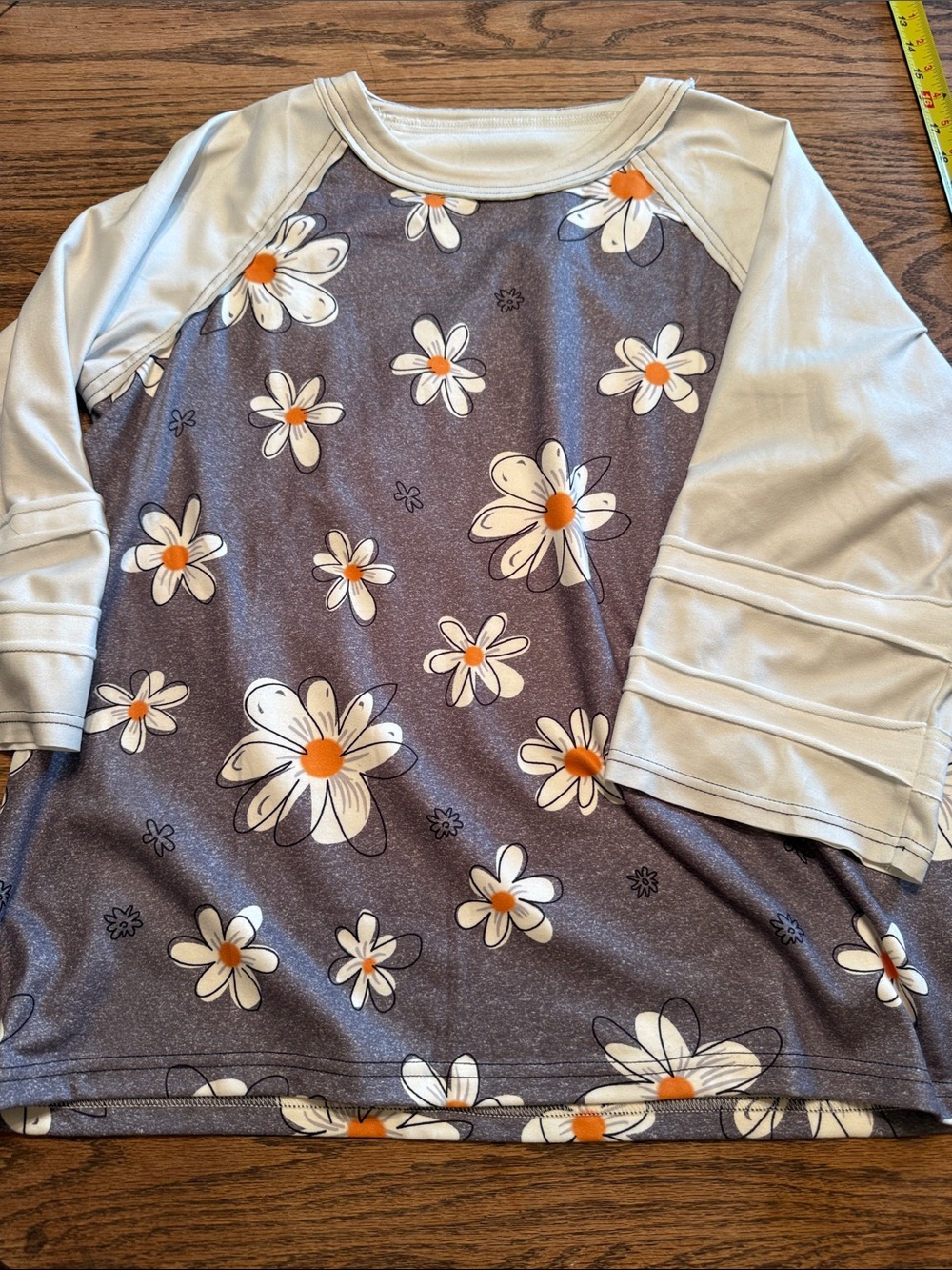Daisy Print Raglan Sleeve Top - Light Gray & Purple